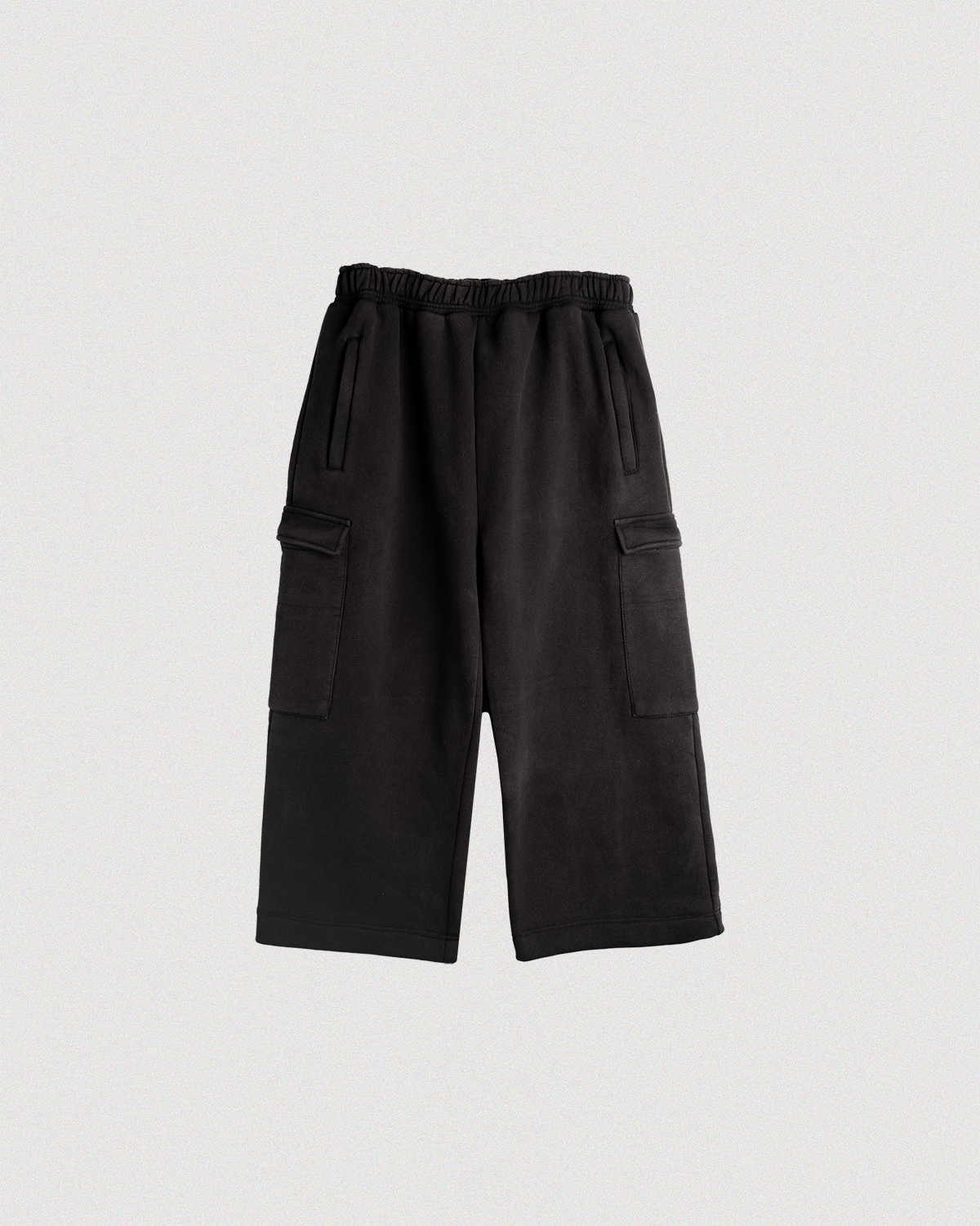 "NOIR" 3/4 LEG UTILITY SWEATPANTS