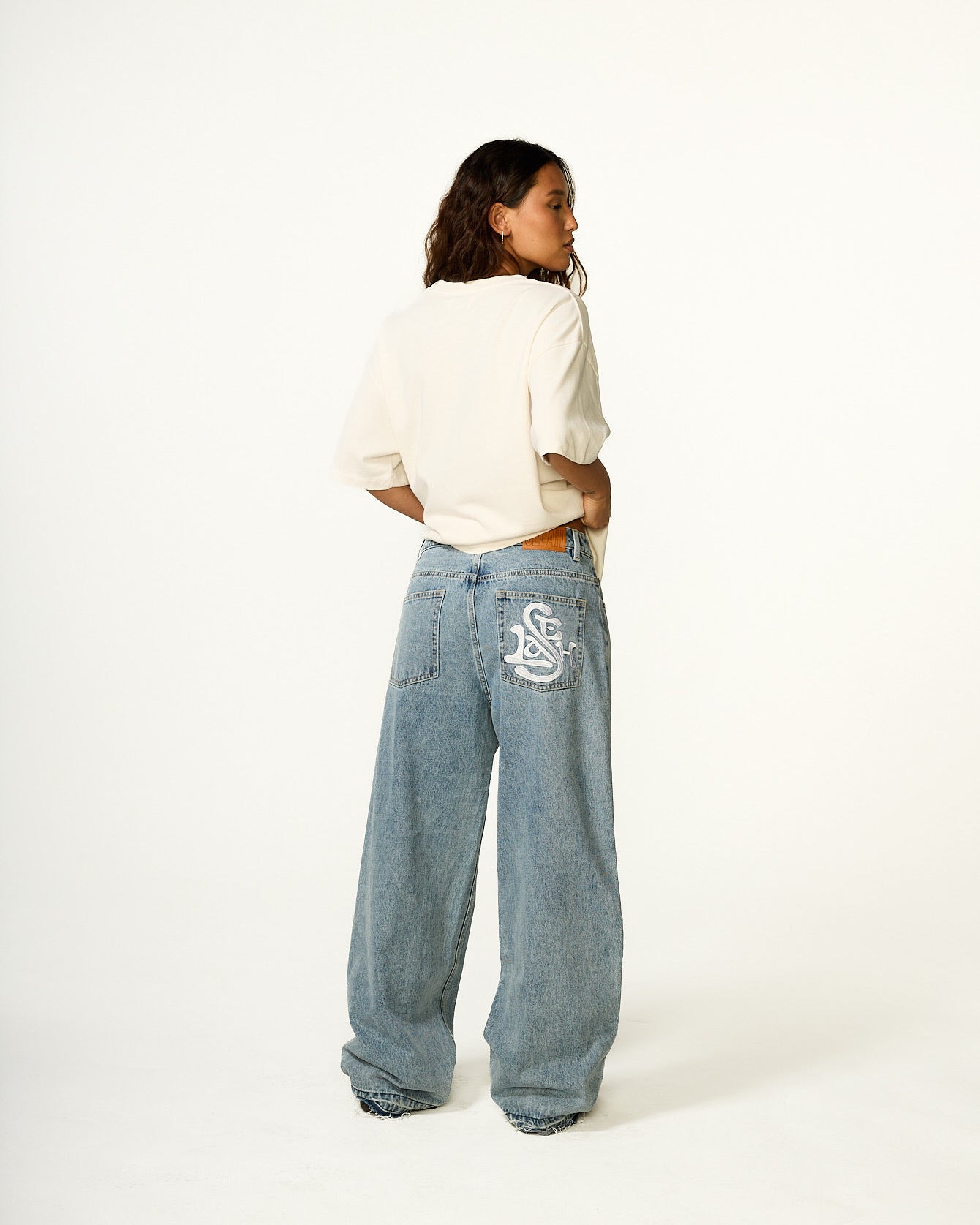 "LOGO" RELEASED HEM DENIM