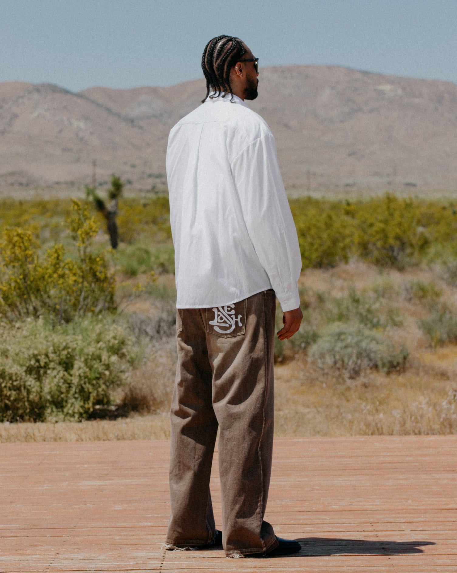"LOGO" RELEASED HEM DENIM