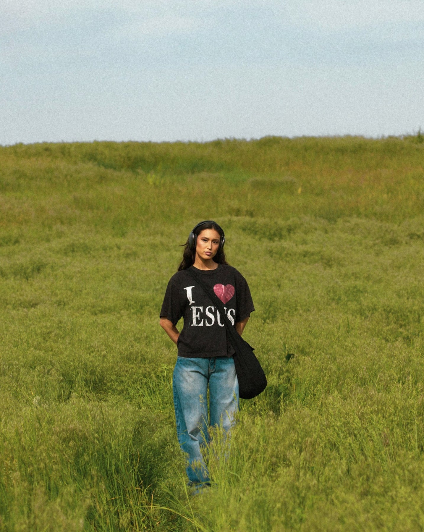 "I LOVE JESUS" CROPPED HEAVY TEE