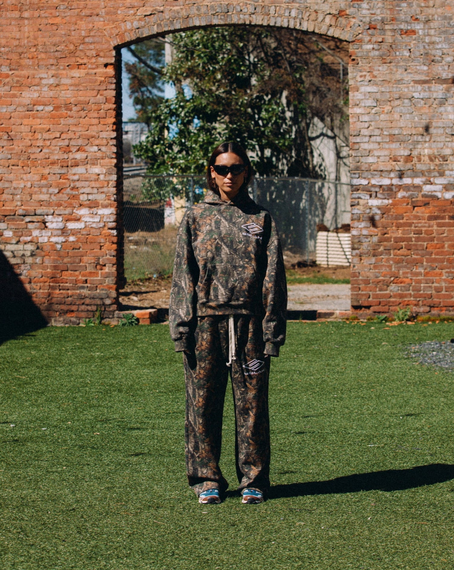 "ATHLETICA" BAGGY SWEATPANTS