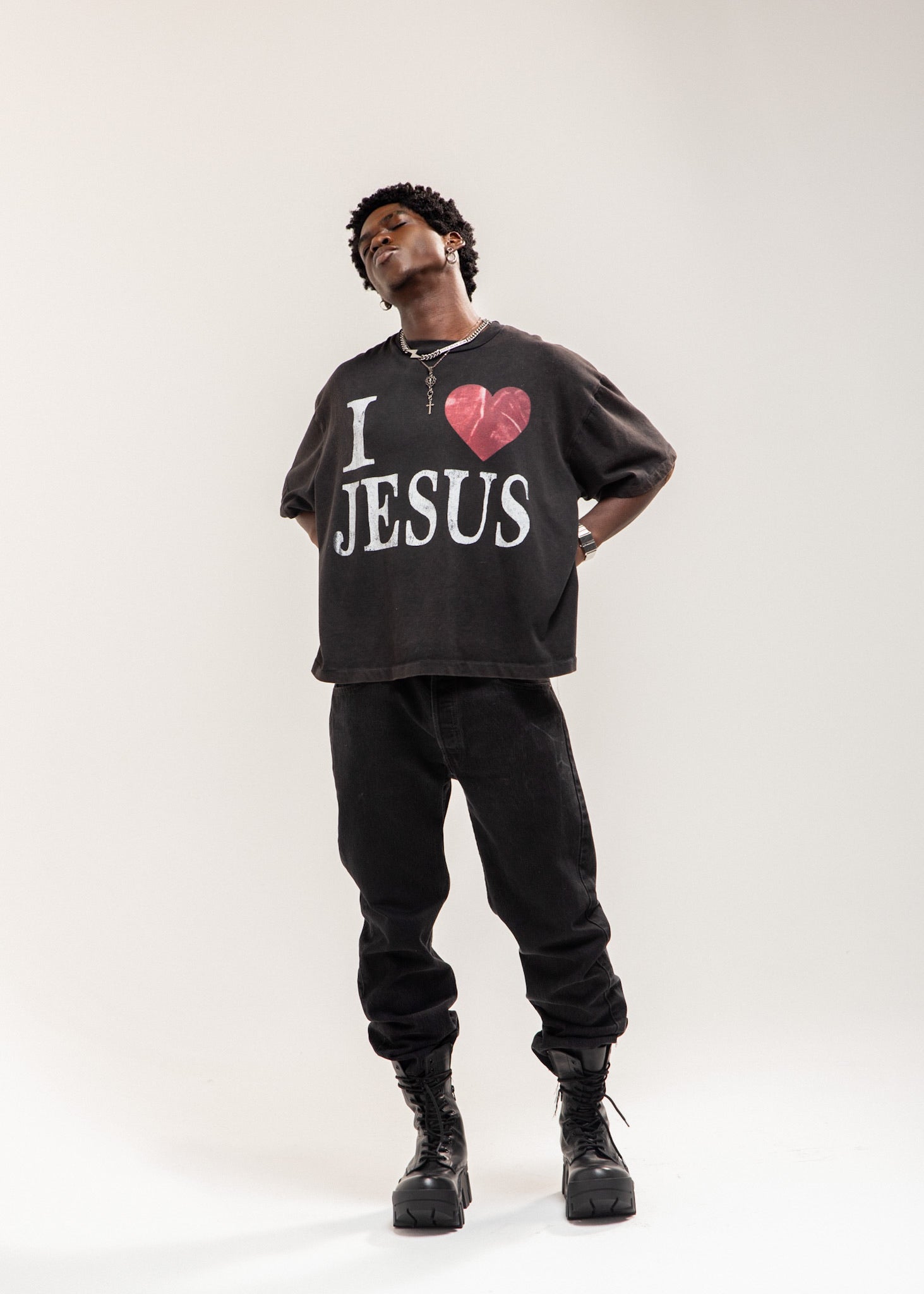 "I LOVE JESUS" CROPPED HEAVY TEE