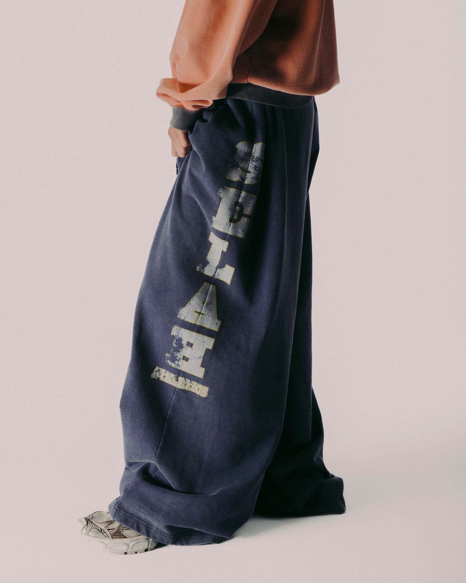 "MARATHON" SUPER WIDE SWEATPANTS