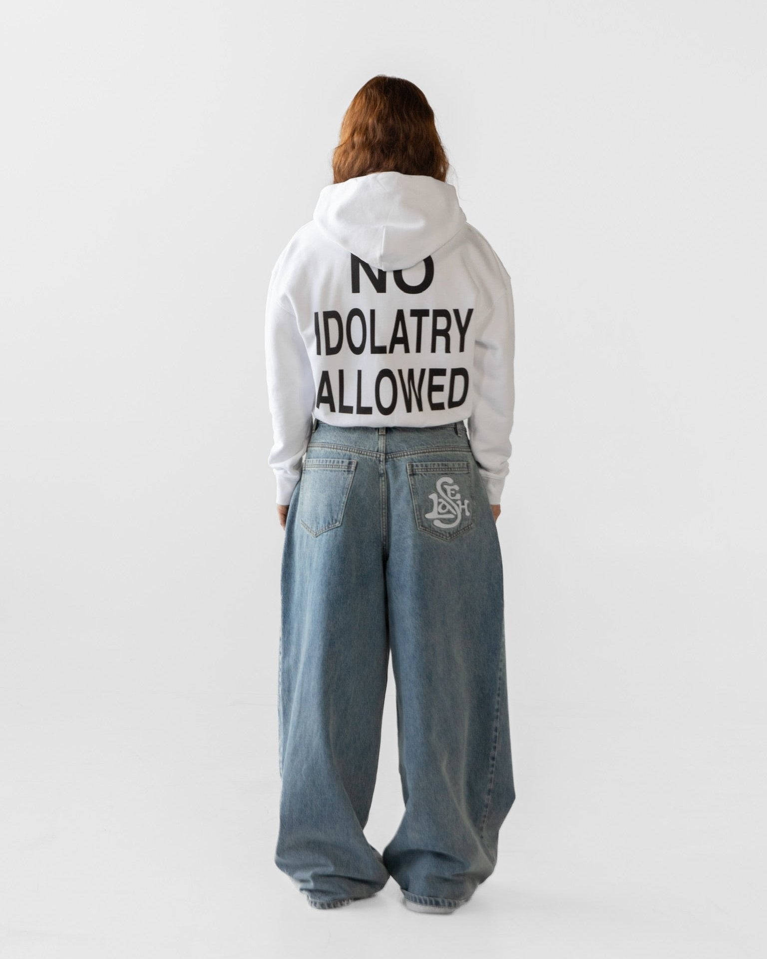 "NO IDOLS" CROPPED ZIP-UP HOODIE